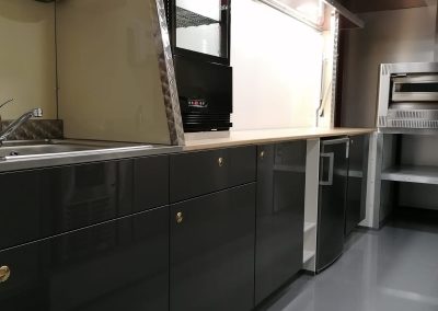 Amenagement-vehicule-pizzas-mobile-Qualimag