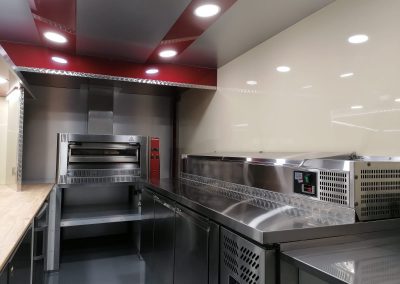 Amenagement-vehicule-pizzas-mobile-Qualimag