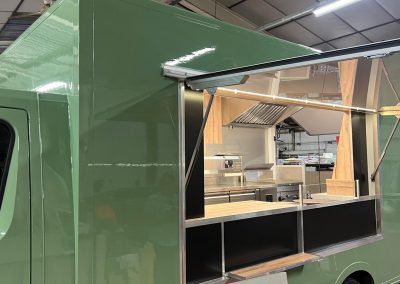 Amenagement-vehicule-burger-mobile-Qualimag